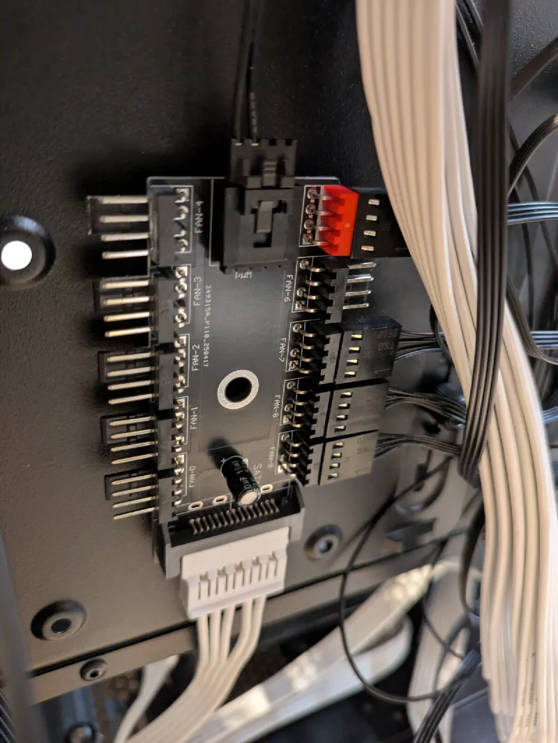 PWM fan hub running all four GPU fans